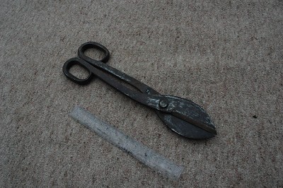 15. Tail docking shears
