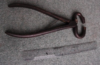 267. Bull or boar nose piercing cutters