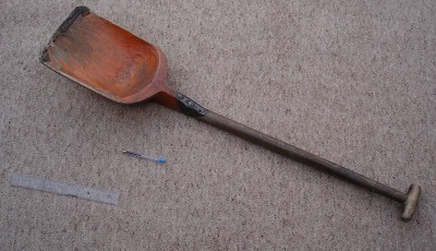 651. Claying spade